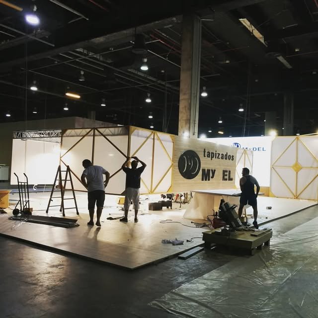 Equipo de ILUMILED Almansa durante un trabajo de instalación